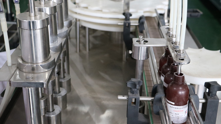 ייצור 5 ליטר מכונת מילוי שעווה חמה מכונת מילוי שקית מילוי מים